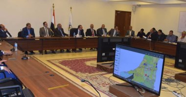 محافظ بنى سويف يناقش الترتيبات والتجهيزات النهائية لإستقبال موسم حصاد القمح