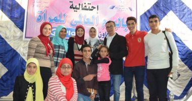 ندوة وعرض مسرحى عن أخطار الختان والزواج المبكر للفتيات فى دهشور بالبدرشين