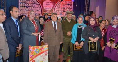 بالصور.. المجلس القومى للطفولة يكرم أمهات الشهداء والمثاليات بالبحيرة