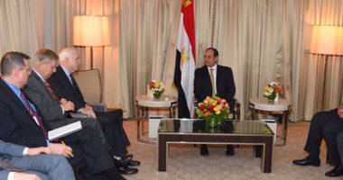 ماكين يسأل عن حقوق الإنسان.. والسيسي: نحترم الحريات وفقا للدستور المصرى