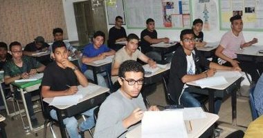 ضبط موظف خلال تأديته الامتحان بجامعة دمنهور بدلا من شقيقه