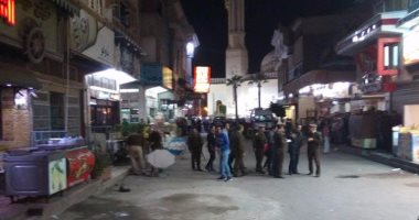 بالفيديو.. إبطال مفعول قنبلة بدائية الصنع بجوار محل لبيع الخمور فى رأس البر
