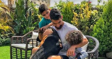شريف إكرامى ينشر صورته مع "أسيا وياسين" على إنستجرام