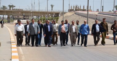 محافظ سوهاج يتفقد محيط المدينة الطبية وطريق الكوامل