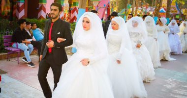بالصور.. حفل زفاف جماعى لـ 104عريس وعروسة من الأيتام فى "دريم بارك"