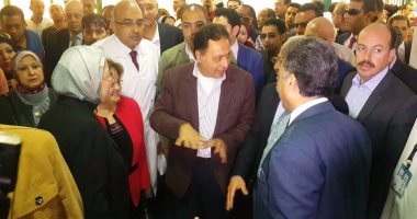 بالصور.. وزير الصحة يأمر بتخصيص أجهزة كمبيوتر باستقبال مستشفى ولادة بورسعيد