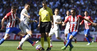 شاهد.. حارس أتلتيكو ينقذ مرماه من صاروخ رونالدو فى ديربى مدريد
