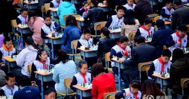 بالصور.. استدعاء ولى أمر على الطريقة الصينية.. دعوة لمباراة شطرنج مع الأبناء