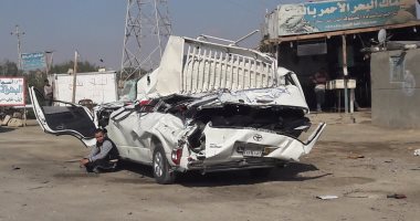 إصابة 10 أشخاص بطريق السويس فى انقلاب سيارة نقل