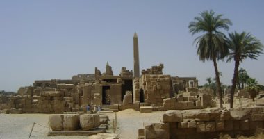 بالصور.. فريق ترميم مصرى يعيد الحياة للصالة الجنوبية بمعبد "الأخ منو" بالكرنك.. مدير ترميم الآثار: أنهينا 85% من الصالة بأحدث الأساليب العلمية بدعم الوزير.. واستخدمنا "الهيلتى والأزاميل والأثيل سيليكات" بالعمل