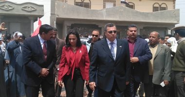 محافظ الفيوم: تعيين 3 سيدات رؤساء للوحدات المحلية خلال الحركة المقبلة