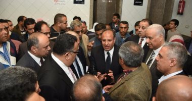 محافظ الإسكندرية يشدد على الانتهاء من استخراج بطاقات التموين والخبز الإلكترونية