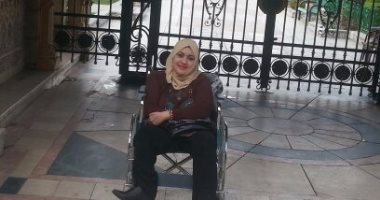 "نورا" تناشد المسئولين بوزارة الصحة منحها كرسى كهربائى كى تواصل الحياة