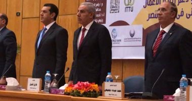 وزير  التجارة يقف دقيقة حدادا على ضحايا الإرهاب بمؤتمر تنمية الاستثمار