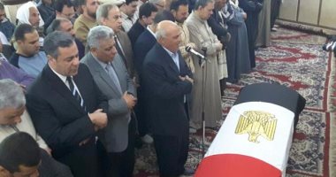 بدء صلاة الجنازة على شهداء الشرطة بتفجير مار جرجس بمسقط رأسهم فى البحيرة