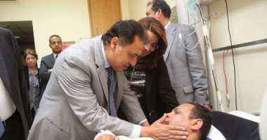 بالصور.. وزيرا الصحة والتضامن الاجتماعى فى زيارة لمصابى تفجير الإسكندرية
