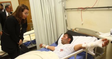 بالصور..غادة والى تساند أسر ضحايا تفجير كنيستى طنطا والإسكندرية.. وتؤكد: الإرهاب لا دين له