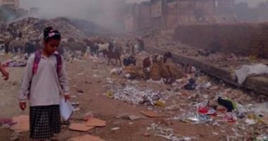 بالصور.. حرق القمامة بجوار إحدى المدارس خلف حديقة بدر فى جسر السويس