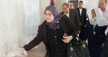 بالصور .. وكيل وزارة الصحة بالمنوفية تكتشف غياب 14 من العاملين بمستشفى حميات