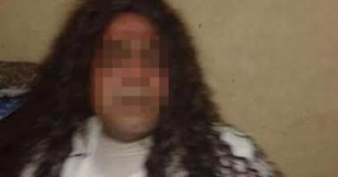  بالصور ..قصة ضبط أمين مخزن بالمستشفى الجامعى بأسيوط بملابس حريمى لرؤية زوجته..ارتدى النقاب والباروكة لمغافلة أفراد الأمن ..المتهم : "كان نفسى أشوف زوجتى فأرتديت الملابس لأهرب من العمل " 