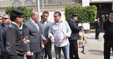 بالصور.. محافظ الجيزة يجرى جولة لتفقد الإجراءات الأمنية فى محيط الكنائس