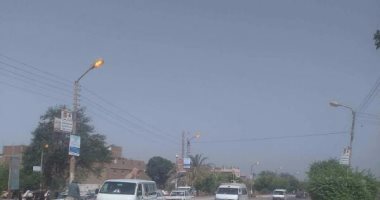 بالصور.. أعمدة الإنارة مضاءة نهارا فى العسيرات بسوهاج