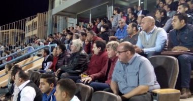 جهاز المنتخب يتابع مواجهة الزمالك وإنبى من المقصورة