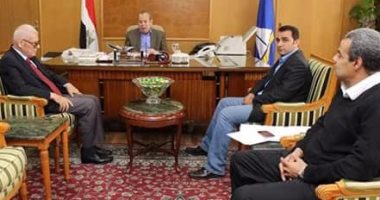 محافظ دمياط يلتقى مفوض شركة إفك الصينية بمصر
