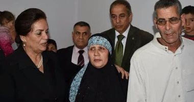 بالفيديو.. محافظ البحيرة تقدم العزاء فى الشهيدة أسماء الخرادلى ضحية الكنيسة المرقسية