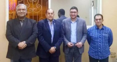 محافظ سوهاج يشيد بفعاليات معرض الكتاب الثقافية