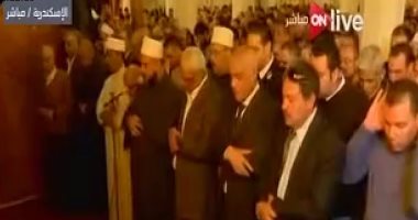 انتهاء صلاة الجنازة على الشهيدتين العميد نجوى الحجار والعريف أمنية رشدى