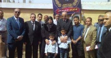 بالصور  .. محافظ القليوبية يطلق اسم الشهيد محمد الحارثى على أحد مدارس بنها