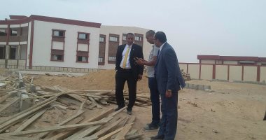 رئيس جامعة أسوان يتفقد وحدة قسطرة القلب بالمستشفى الجامعى