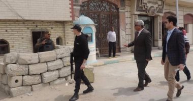 بالصور.. مدير أمن البحيرة يتفقد إجراءات تأمين الكنائس بدمنهور