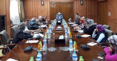 محافظ بورسعيد يبحث زيادة المساحات الزراعية بمنطقة سهل الطينة