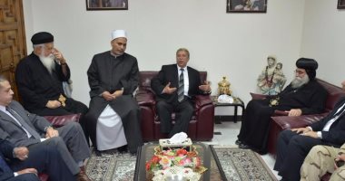 بالصور.. تفاصيل زيارات محافظ الإسماعيلية للكنائس وتقديم العزاء للأقباط