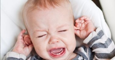 علامات وأعراض التسنين عند طفلك.. أبرزها البكاء المستمر وارتفاع الحرارة