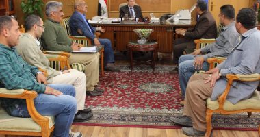 محافظ دمياط يبحث مع مدير هيئة الطرق والكبارى استكمال رصف الطرق