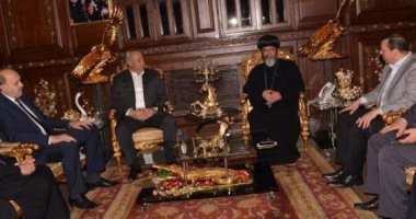 قادة الشرقية يقدمون العزاء فى ضحايا الكنيستين لأسقف الزقازيق