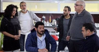 محمد النقلى أول الجالسين على كرسى الراحة بعد قرب مغادرته لـ"الدولى"