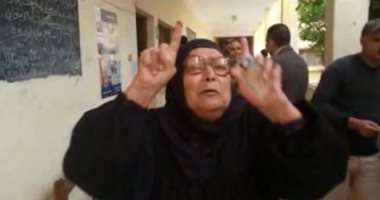 بالفيديو..عجوز تدعو للسيسي من داخل لجنتها الانتخابية بالمنوفية