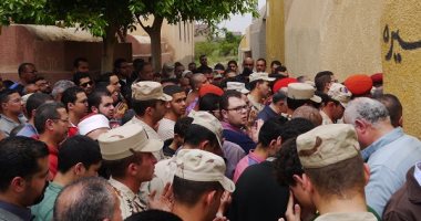 بالصور.. أهالى كفر شكر بالقليوبية يشيعون جثمان شهيد الواجب  النقيب كريم أحمد