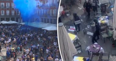 شاهد.. جماهير ليستر سيتى تنتقم من شرطة مدريد بعد اعتقال 8 مشجعين