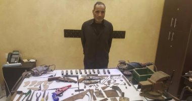 ضبط حداد يدير ورشته لتصنيع الأسلحة النارية فى المطرية