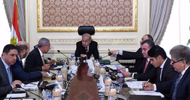 بالصور.. رئيس الوزراء يجتمع مع عدد من المستثمرين لبحث النهوض بصناعة الحديد