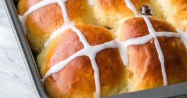 طريقة عمل كعكة الزبيب بالصور والخطوات