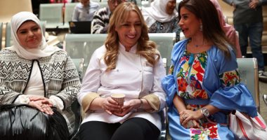 بالصور.. أميرة شنب ونجلاء الشرشابى ونرمين هنو يحاربن سرطان الثدى بمؤسسة بهية