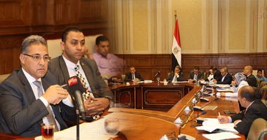"محلية البرلمان" تطالب الحكومة بحل أزمة أرض مدينة الحرفيين بالجيزة واستكمال المشروع.. والمحافظ: منطقة الأهرامات ستضاهى باريس ولندن بعد تطويرها..وغضب بين النواب بسبب غياب ممثل وزارة الاستثمار