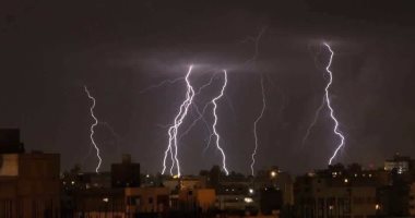 رعد وبرق وسيول على هذه المناطق وتساقط حبات الثلج.. تفاصيل حالة الطقس 