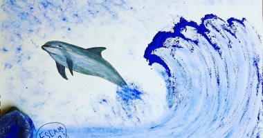 بالصور.. بين الواقع والخيال.. فنان يرسم لوحات مبهرة بمسحوق الزهرة وأدوات بدائية